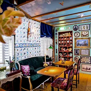 Rosalia's Menagerie Cocktail Bar & Innupstairs Hotel Amsterdam